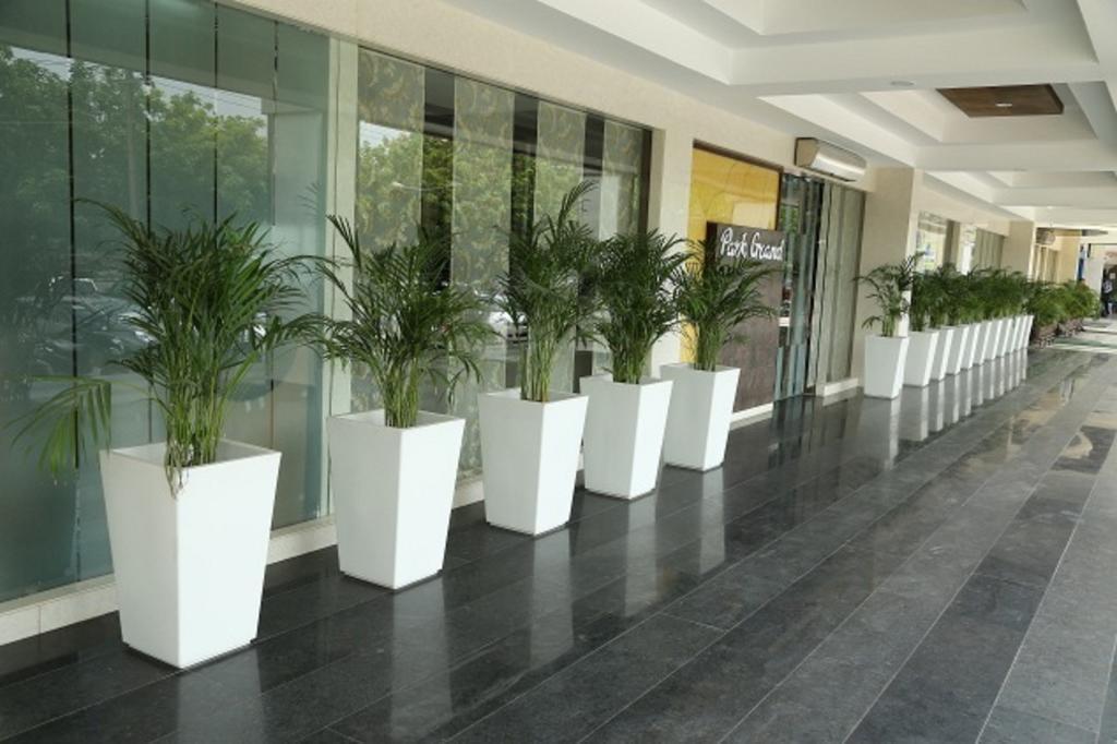 Hotel Park Grand Chandīgarh Dış mekan fotoğraf