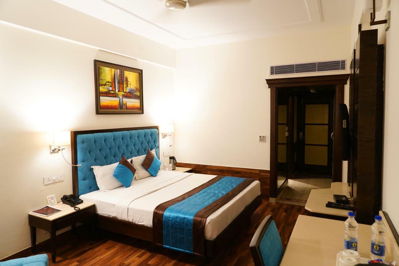 Hotel Park Grand Chandīgarh Dış mekan fotoğraf